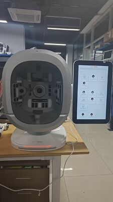 Усовершенствованный сканер кожи лица с искусственным интеллектом и экраном 15,6 дюйма для анализа 14 проблем кожи на 16 языках